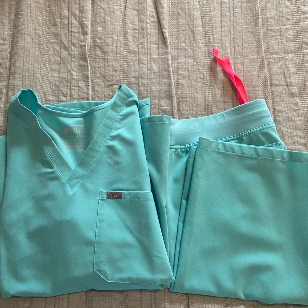 FIGS Neon Blue Scrub Set L/XL
